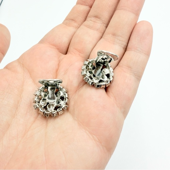 Vintage Clear Rhinestone Clip On Silver
Tone Earrings - Picture 6 of 7